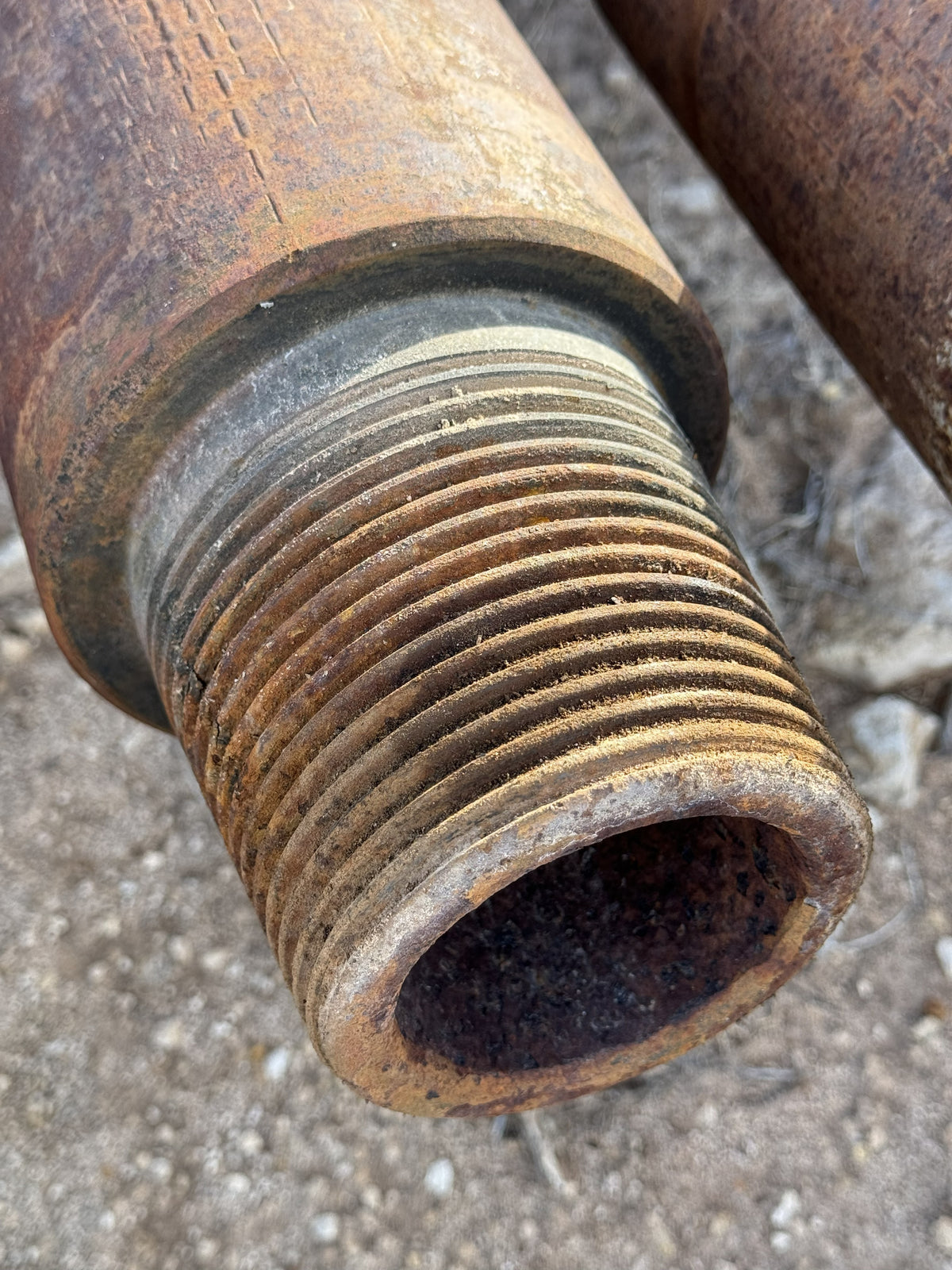 Drill pipe 4-1/2 in, Stock #7646-122, field photo 2 (50f1f43ab941)