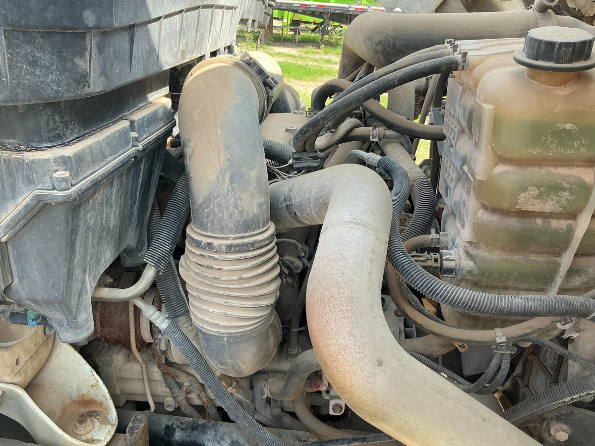 2008 International 7300 SBA, Stock #886-226, field photo 8 (0dc2e42d4a78)