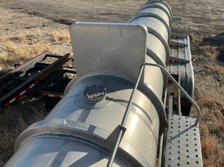 1992 Acro Trailer Stainless steel acid tanker, Stock #60704, field photo 6 (1a7958ab867e)