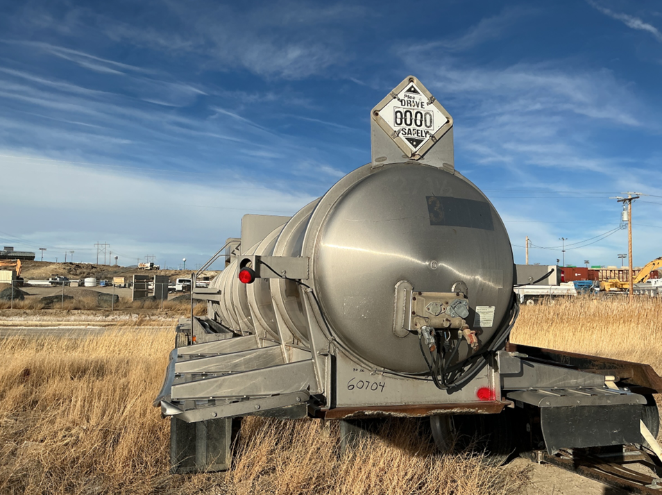 1992 Acro Trailer Stainless steel acid tanker, Stock #60704, field photo 2 (1a7958ab867e)
