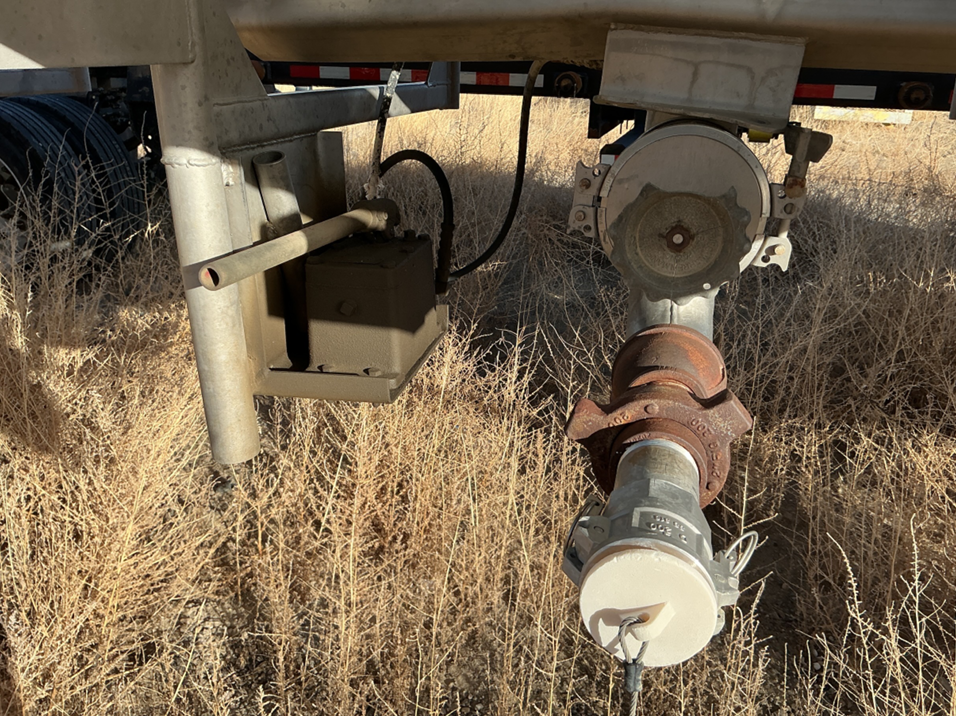 1992 Acro Trailer Stainless steel acid tanker, Stock #60704, field photo 1 (5d908b9664b5)