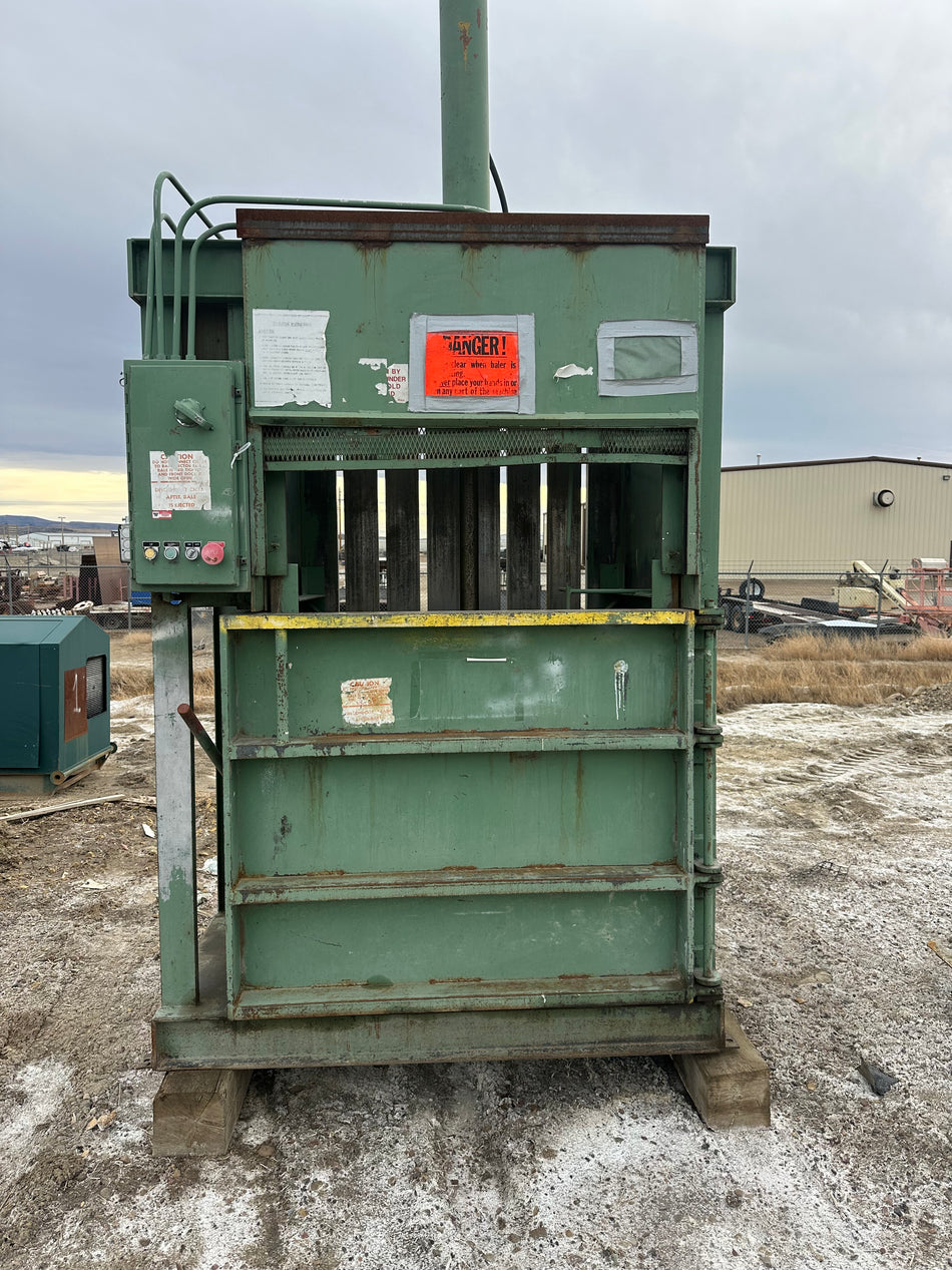 Stock #4886-102 - Selco V5-HD Verticle baler - image 1