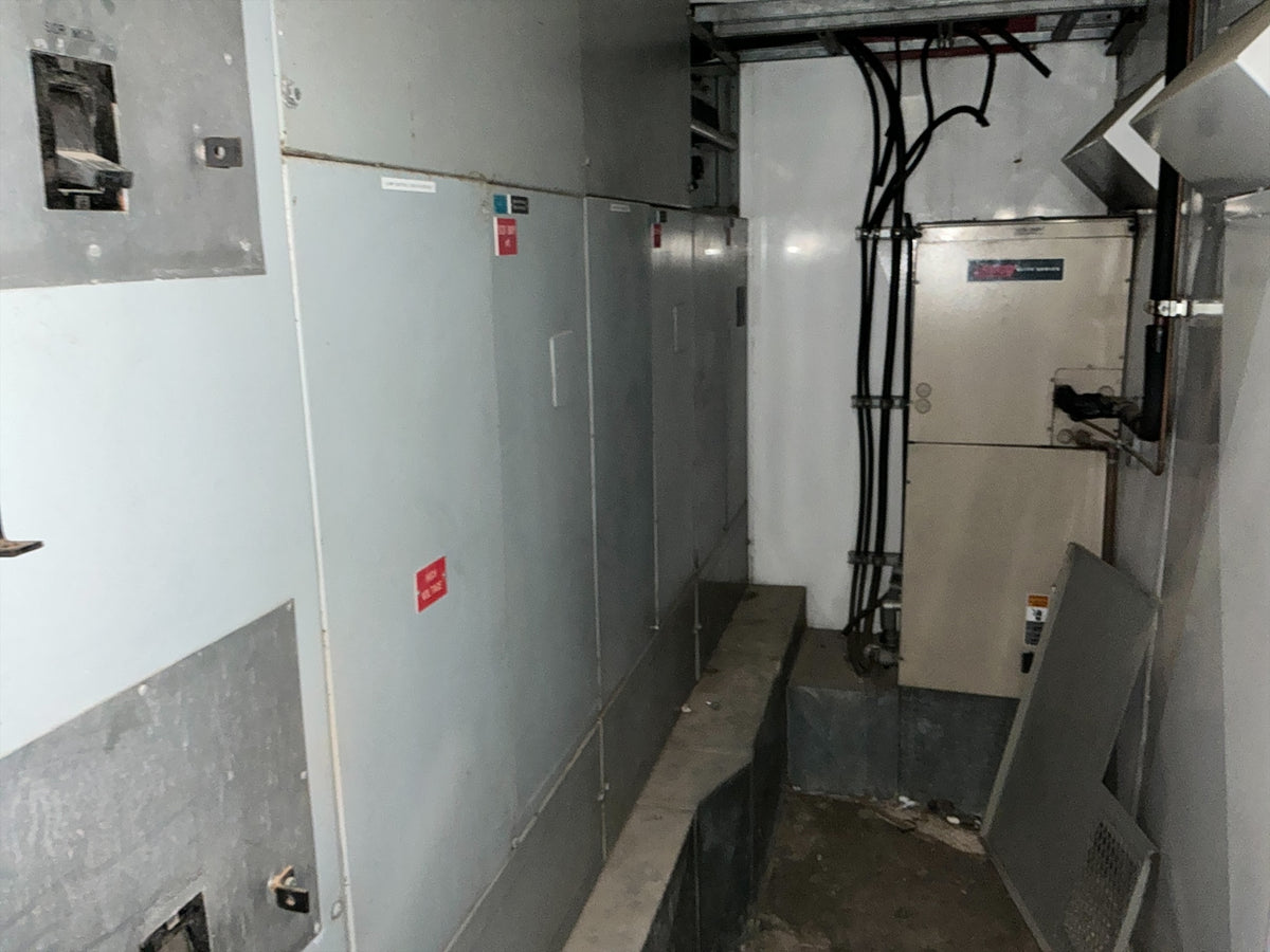 Stock #4886-164 - 2005 Cummins 500KW Diesel Generator with switch gear - image 13