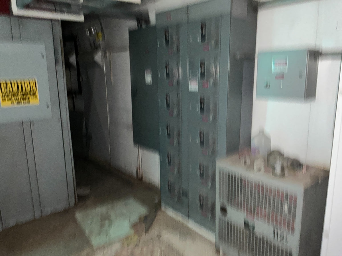 Stock #4886-164 - 2005 Cummins 500KW Diesel Generator with switch gear - image 11