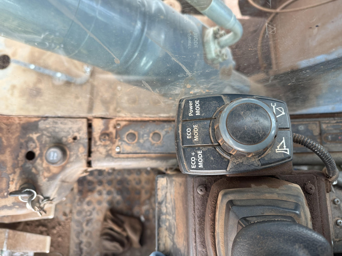 Stock #4886-113 - 2014 Fuchs MHL 335 - image 13