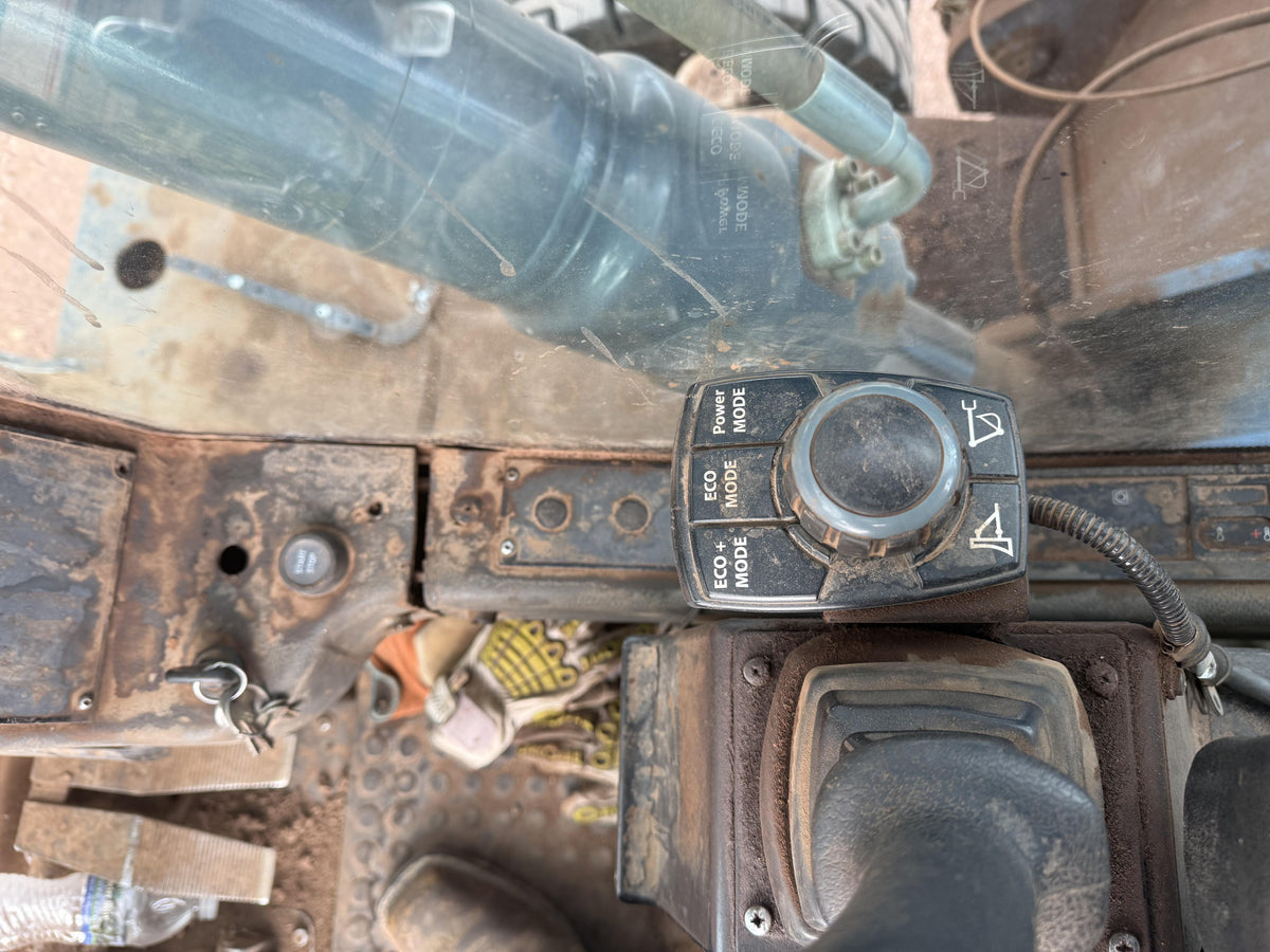 Stock #4886-113 - 2014 Fuchs MHL 335 - image 12
