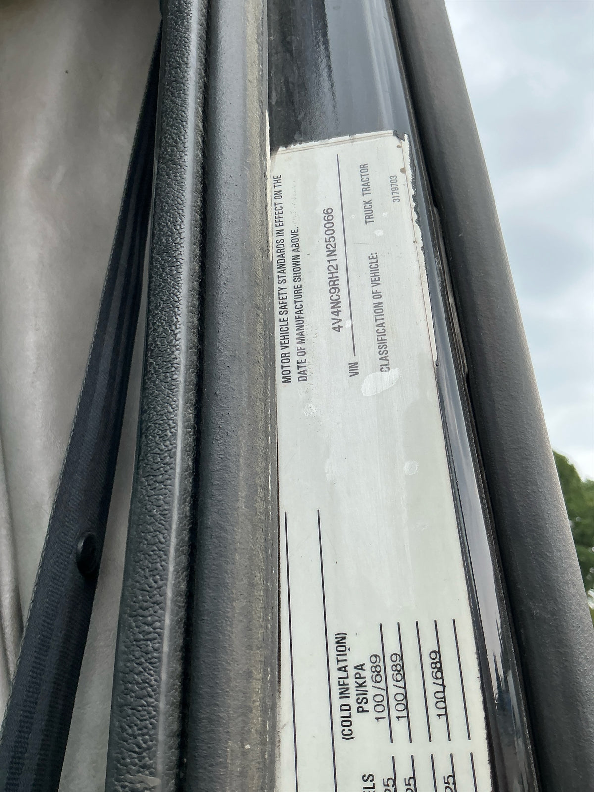 2000 Volvo VNL - Stock 2703065 - Image 12