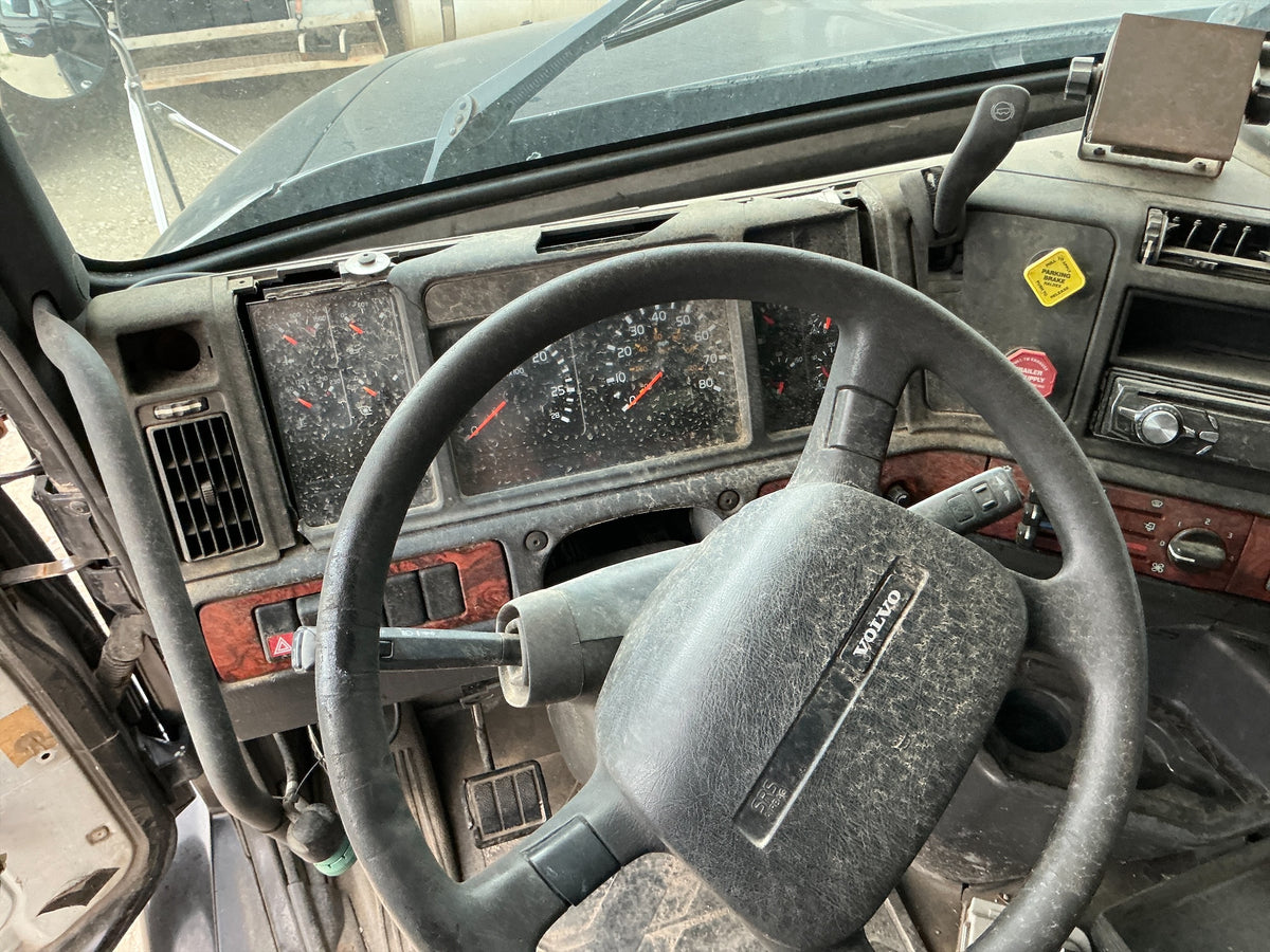 2000 Volvo VNL - Stock 2703065 - Image 13
