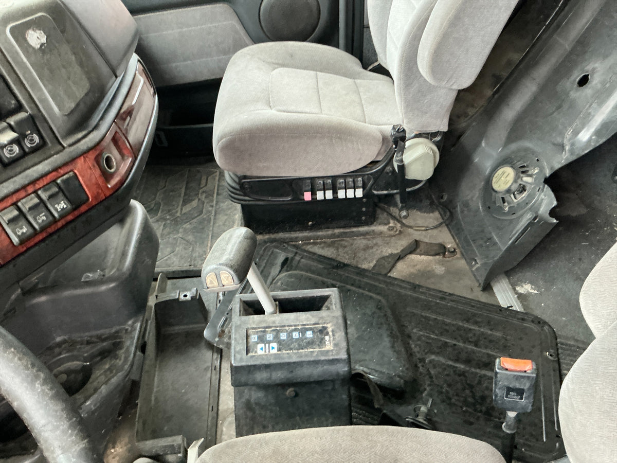 2000 Volvo VNL - Stock 2703065 - Image 14