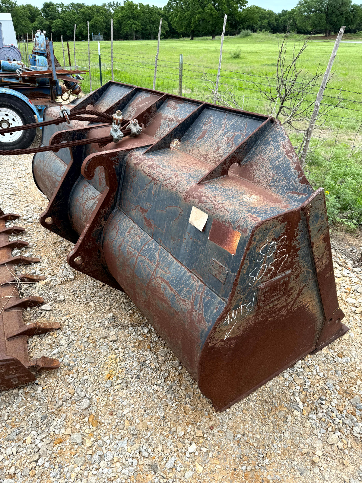 Bucket - Stock 2602114 - Image 4