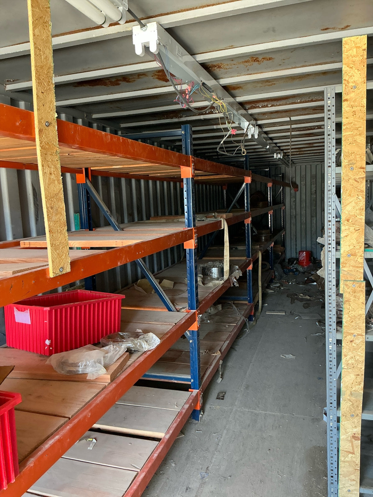 Connex with shelves - Stock 2703140 - Image 8