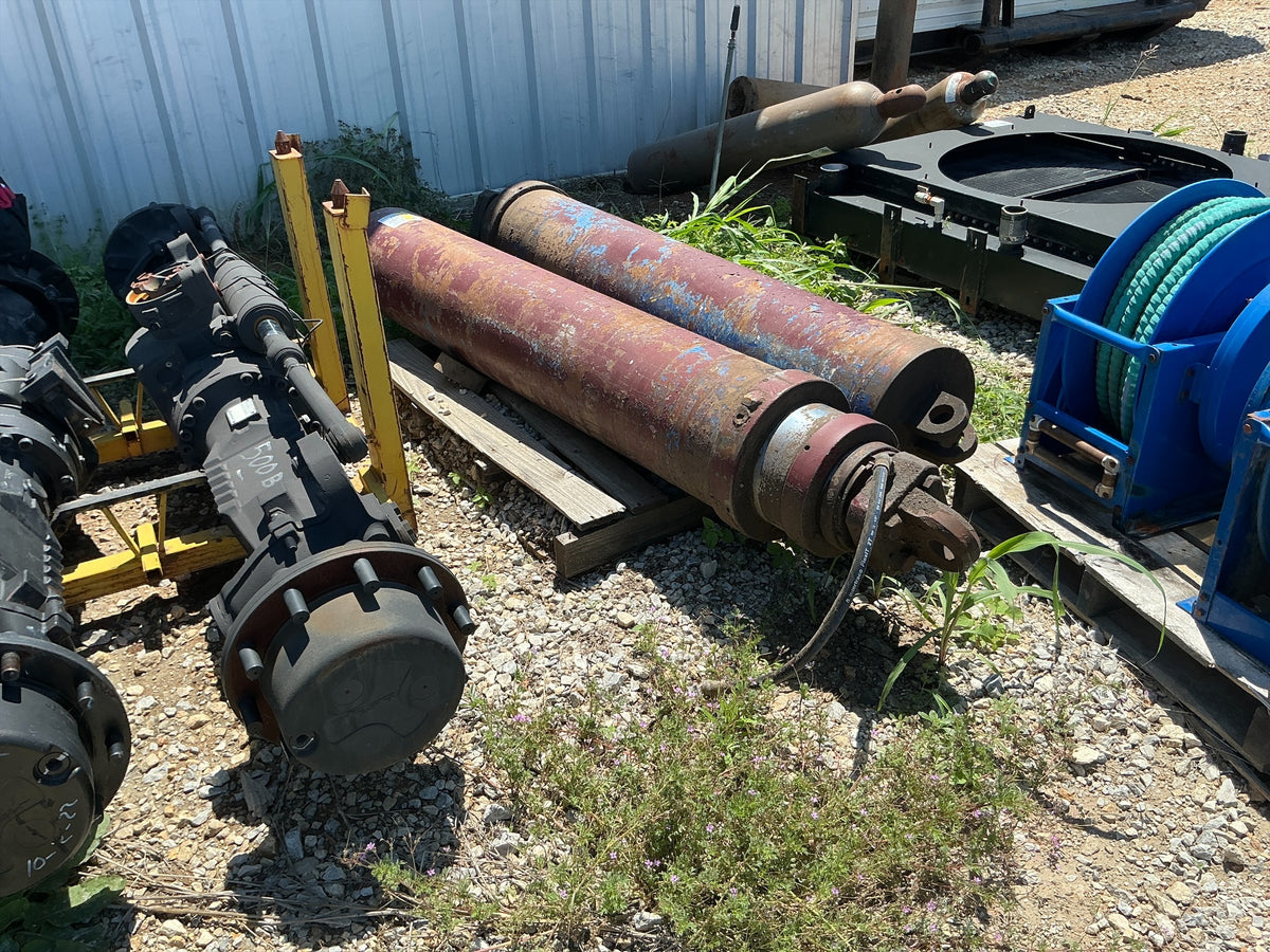 Hydraulic Mast Raising cylinders x2. Off RG Petro Drilling Rig - Stock 2602093 - Image 5