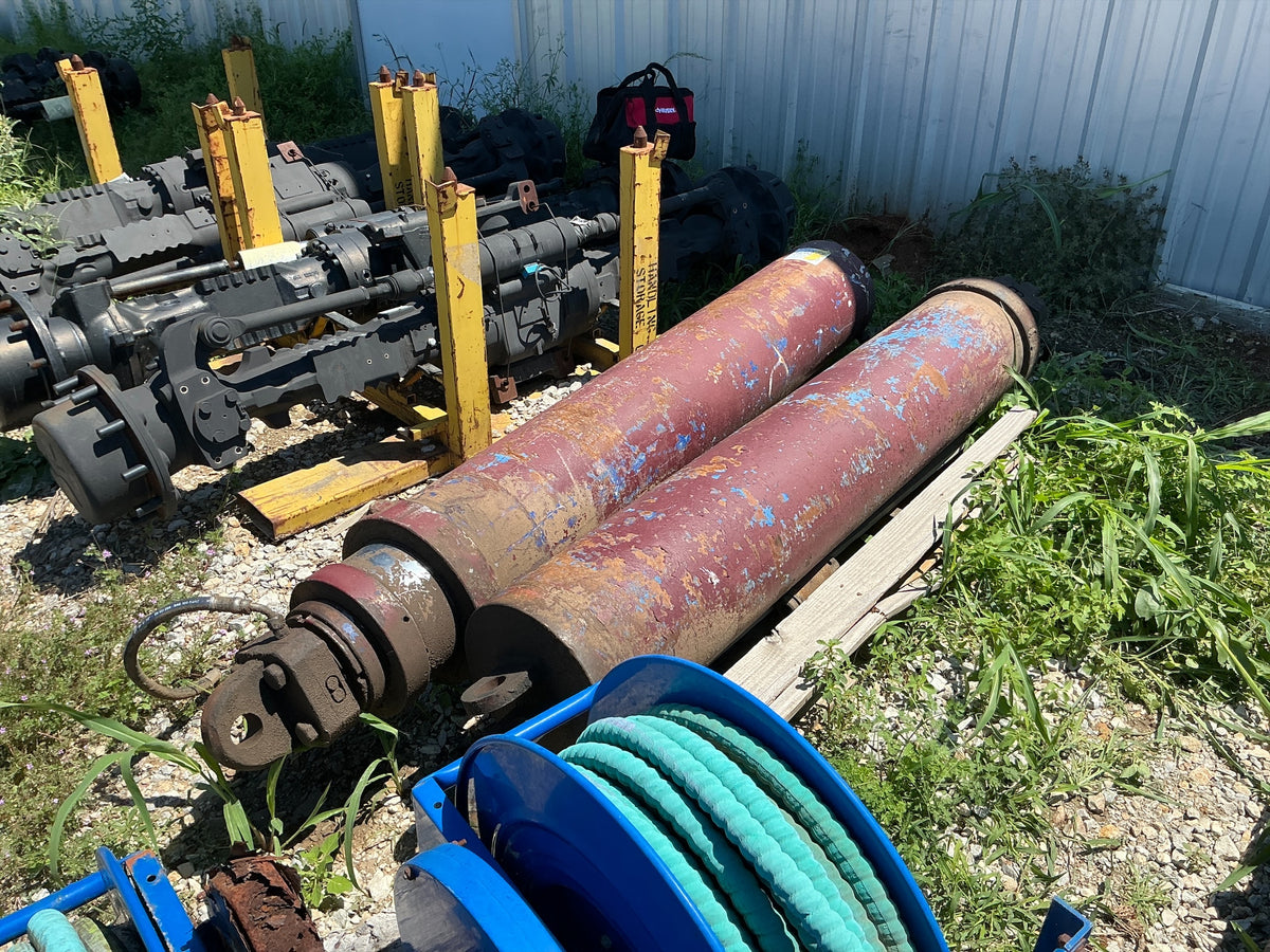 Hydraulic Mast Raising cylinders x2. Off RG Petro Drilling Rig - Stock 2602093 - Image 3